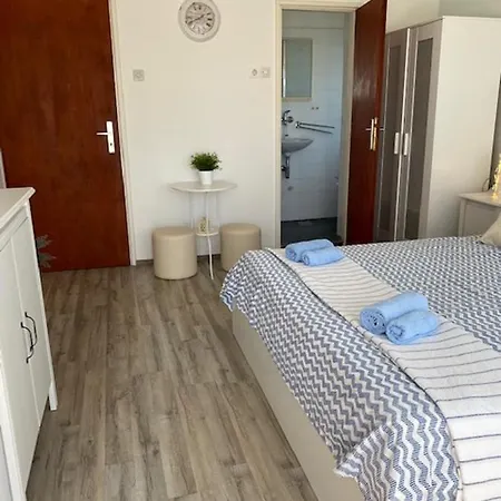 게스트하우스 Kosovic Family House 메덜린