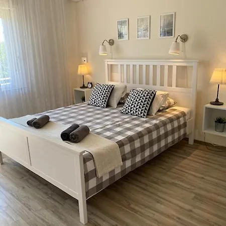 게스트하우스 Kosovic Family House 메덜린