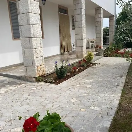 게스트하우스 Kosovic Family House 3*