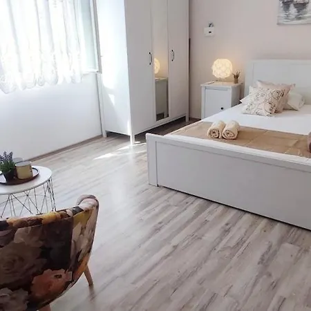 게스트하우스 Kosovic Family House 3*